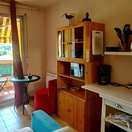 Daire Lovely With Balcony - Near The *